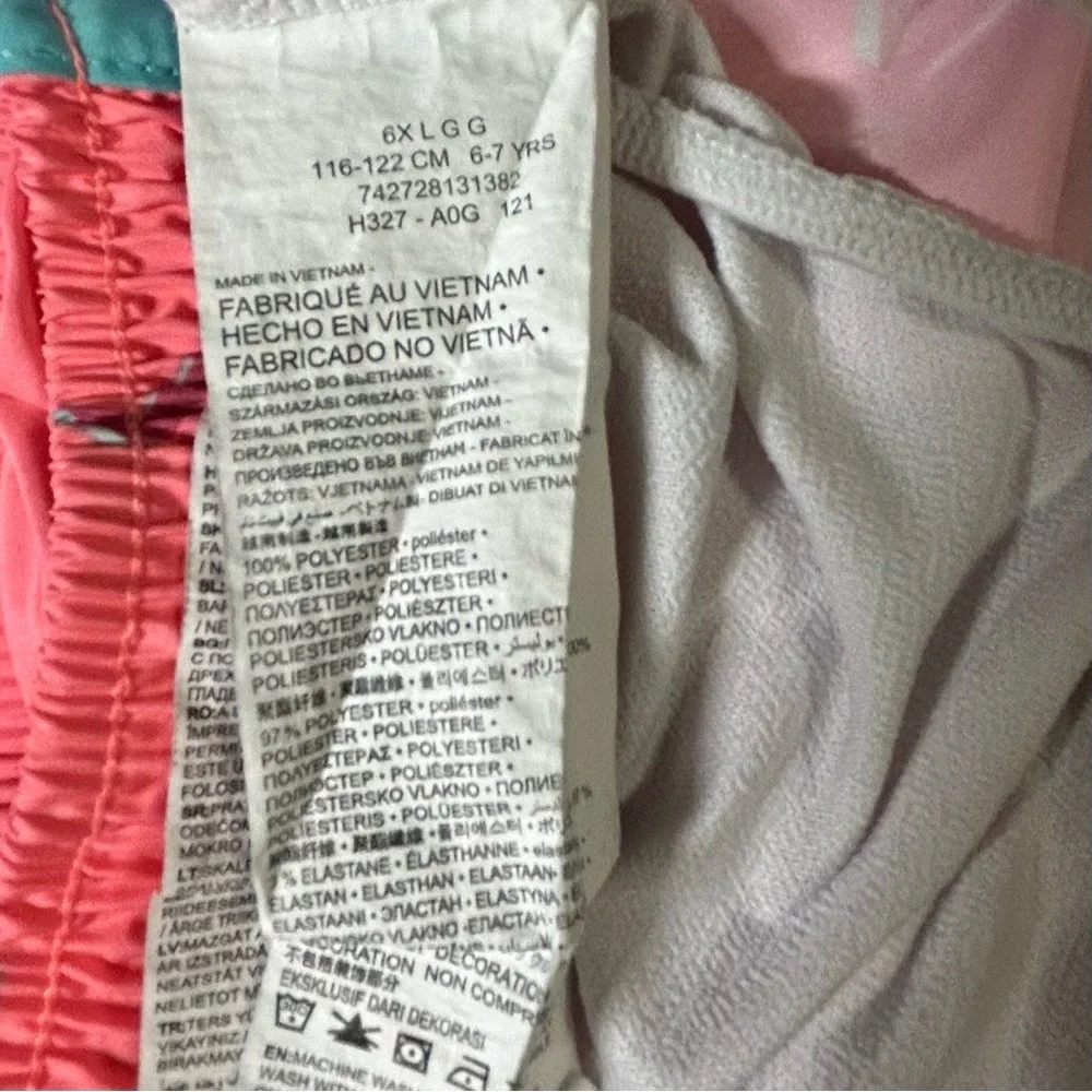 Girls Nike Coral and Teal Dri-FIT Shorts. Size L. (6-7)